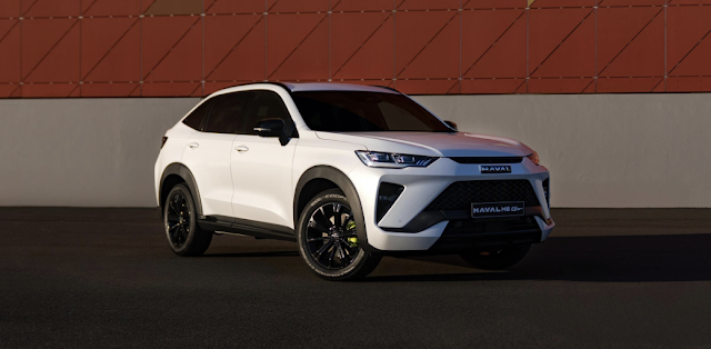 GWM HAVAL H6 GT SUV stylish SUV coupé design 19-inch gloss black alloy wheels sleek black wheel arch cladding Race Mode driving experience advanced safety features SUV luxury interior Alcantara seats turbocharged engine performance 360 HD camera and safety tech dual-zone air conditioning luxury